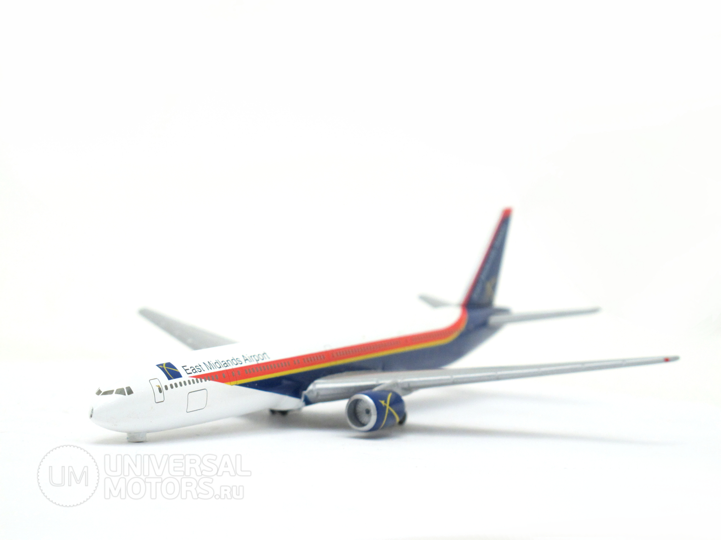 Фото: Модель самолёта Herpa Boeing 777-300 East Midlands, 3039157754534115390