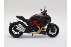 Модель мотоцикла Ducati Diavel Carbon 1:12