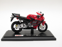 Фото: Модель мотоцикла Honda CBR 600RR 1:18