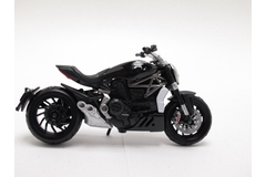 Модель мотоцикла DUCATI XDIAVEL S 1:18